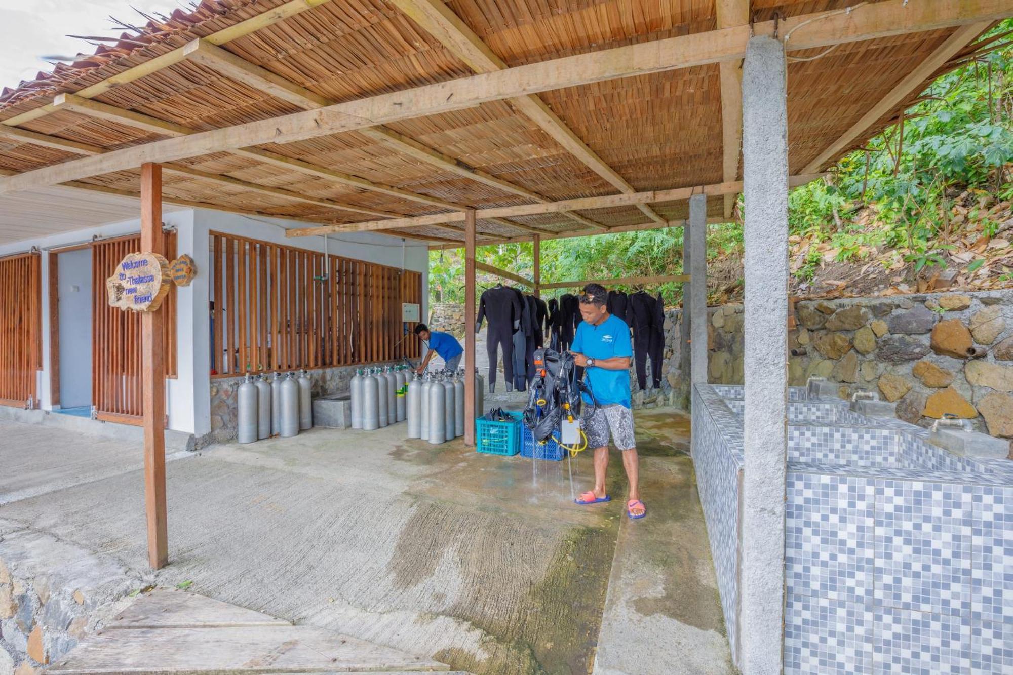 Thalassa Dive Resort Lembeh Airtembaga Extérieur photo